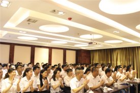 逆勢(shì)上揚(yáng)，再創(chuàng)輝煌—新思路裝飾召開(kāi)年中工作